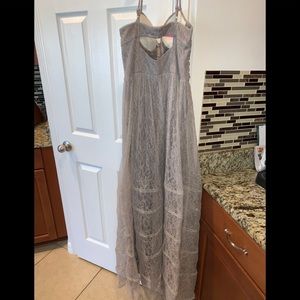 Betsey Johnson Sleeveless Back Cut out lace evening gown maxi dress gown 6 taupe